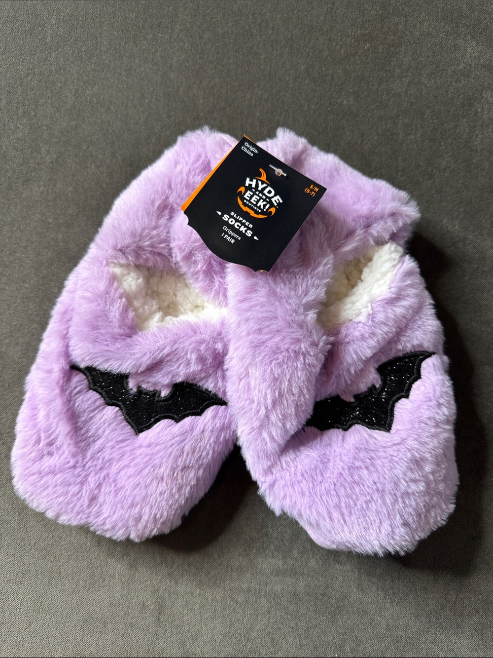 Women’s Plush Purple Bat Slip-On Slippers Socks Grippers Halloween S/M 5-7 NWT
